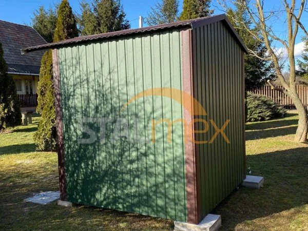 Domek ogrodowy w kolorze 2×2×2,40 – BTX 6020 zielony MAT, dach dwuspadowy z daszkiem, okno PCV - obrazek 3