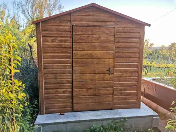 Domek ogrodowy drewnopodobny 2,5×4×2,40 – złoty dąb, dach dwuspadowy, okno PCV - obrazek 3