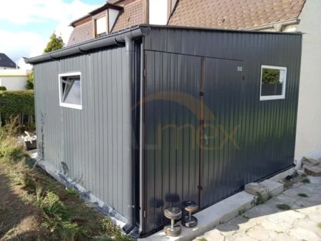Domek ogrodowy w kolorze 4×4×2,40 – RAL 7016 grafit, spad dachu na lewą stronę, drzwi dwuskrzydłowe, 2 x okno PCV