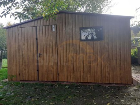 Domek ogrodowy drewnopodobny 4,5×4×2,50 – złoty dąb, dach dwuspadowy, drzwi dwuskrzydłowe, 2 x okno PCV