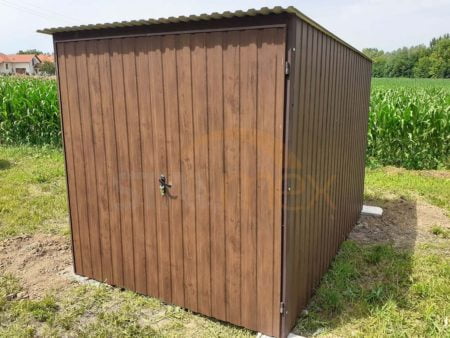 Domek ogrodowy drewnopodobny 2×3×2,10 – orzech, spad dachu do tyłu, drzwi dwuskrzydłowe