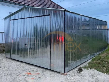 Garaż blaszany 4×6×2,5 - ocynk, dach dwuspadowy, brama uchylna