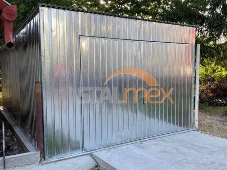 Garaż blaszany 3,5×5,95×2,4 - ocynk, spad dachu do tyłu, brama uchylna, konstrukcja ocynkowana