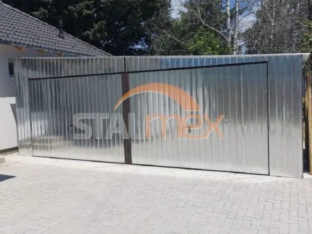 Garaż blaszany ocynkowany 7×6×2,6 - spad dachu do tyłu, bramy uchylne