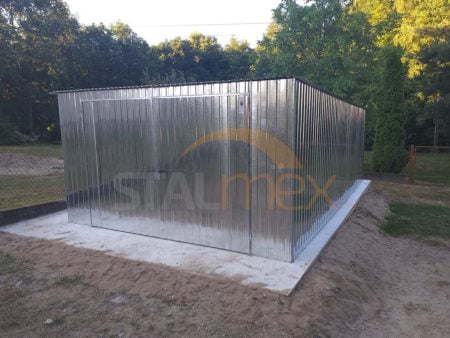 Garaż blaszany ocynkowany 4×6×2,18 - spad dachu do tyłu, brama uchylna, konstrukcja ocynkowana