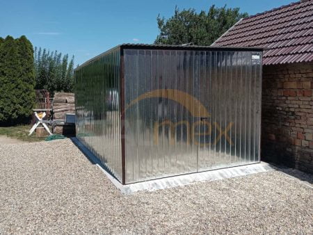 Garaż blaszany ocynkowany 3×5×2,10 – spad dachu do tyłu, drzwi dwuskrzydłowe, okno PCV