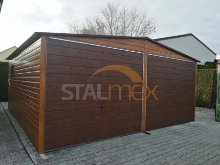 Garaż blaszany 6×5×2,5 - orzech (drewnopodobny), dwuspadowy, bramy uchylne, okno