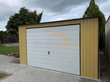 Garaż blaszany 4×6×2,18 - RAL 1002 piaskowy, spad do tyłu, brama uchylna