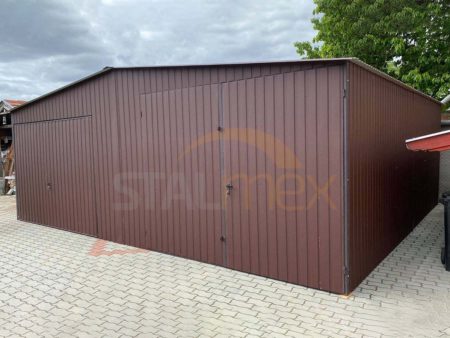 Garaż blaszany 7×6×2,6 - BTX 8017 brąz MAT, dach dwuspadowy, brama uchylna, brama dwuskrzydłowa