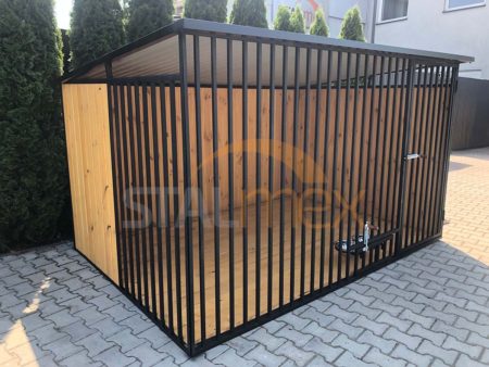 Kojec dla psa zabudowany drewnem 3×2 z drewnianą podłogą