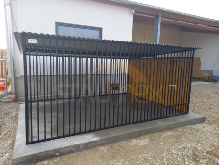 Kojec dla psa zabudowany drewnem 4×3