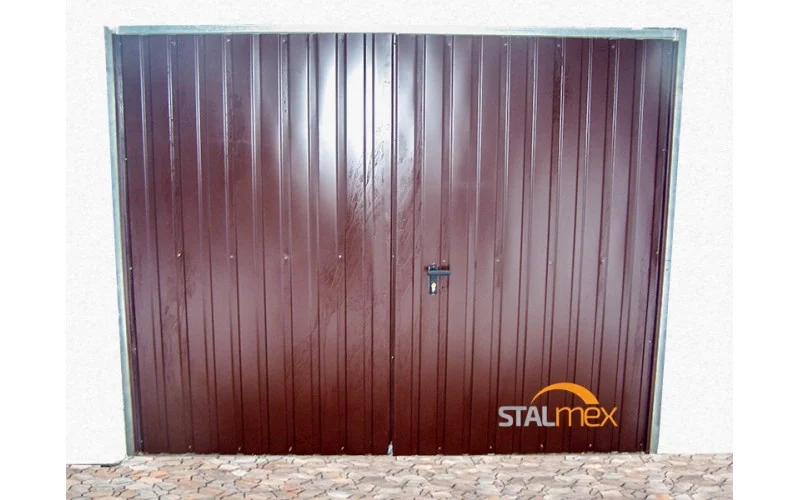 Brama dwuskrzydłowa do muru 2,6×2 – RAL 8017 ciemny brąz