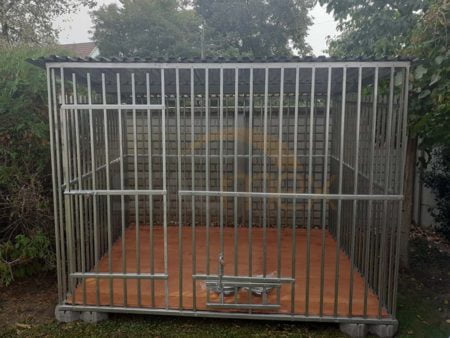 Ocynkowany kojec dla psa 2,5×2 z uchwytem na miski