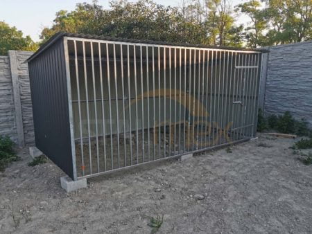 Ocynkowany kojec dla psa 4×2 ściany pokryte blachą BTX 7016