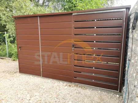 Wiata śmietnikowa w kolorze RAL 8017 brązowy