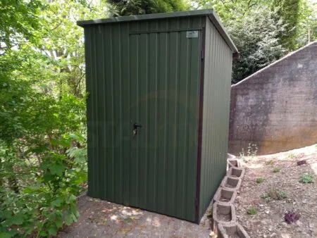 Domek ogrodowy w kolorze 1,5×1,5×2,10 – BTX 6020 zielony mat, spad dachu do tyłu, drzwi jednoskrzydłowe