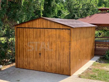 Garaż blaszany 3×5×2,5 - złoty dąb (drewnopodobny), dach dwuspadowy, brama uchylna