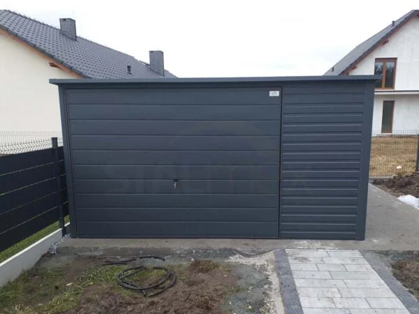 Garaż blaszany w kolorze 4×5×2,1- BTX 7016 grafit mat, spad dachu do tyłu, brama uchylna, furtka