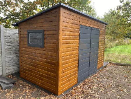 Domek ogrodowy drewnopodobny 4×2×2,40